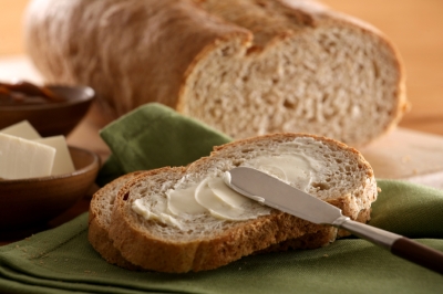 ​Nutricionista explica que pão com manteiga no café da manhã​ contribui para o emagrecimento