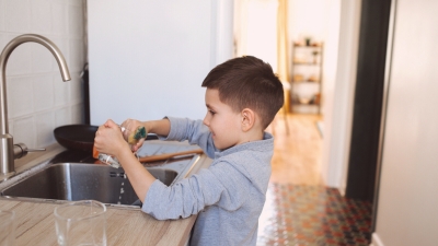 Descubra porque vale a pena motivar seu filho a fazer as tarefas de casa