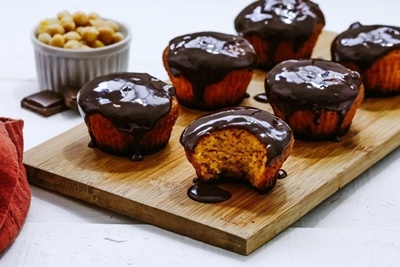 Cupcake de cenoura com cobertura de chocolate para o Dia das Crianças...